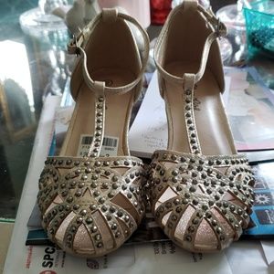 Kitten heal sandel kids shoe gold and tiny studs